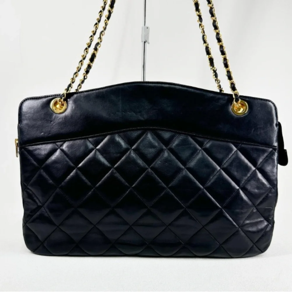 Chanel Vintage Blk-lrg Leather Matelasse/Gold plated Chain shoulderstrap-Rank AB